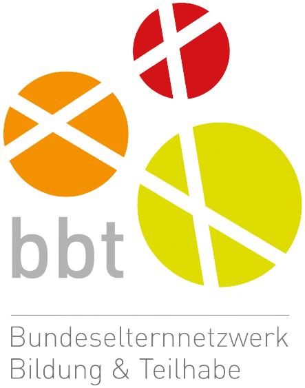 Es sind drei Kreise zu sehen die von drei Strichen durchzogen werden. Die Striche ergeben ein Dreieck, welches die Kreise verbindet. Die Kreise sind orange, rot und hellgrün Links unter dem orangenen Kreis steht in grau "bbt". Unten seteht in klein Bundeselternnetzwerk Bildung & Teilhabe